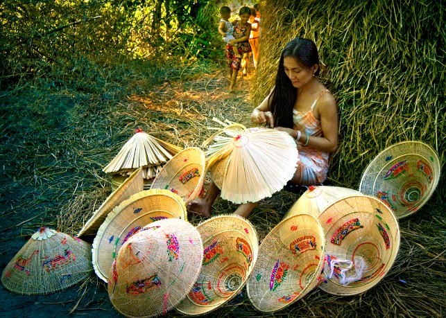 fabrication-de-chapeau-conique-vietnam
