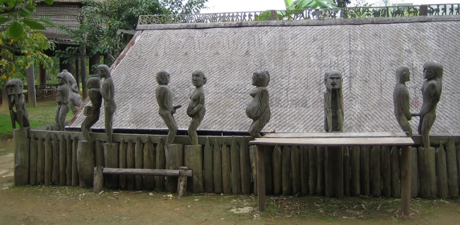 une-tombe-des-ethnies-Jorai-du-centre-Vietnam