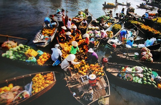 Marché sur l'eau au Vietnam