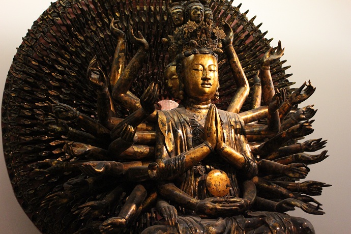 Statue-du-bouddha-milles-bras-et-milles-yeux-artisanat-vietnamien