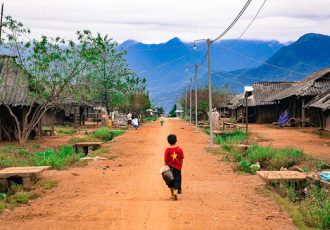 village-ethnique-au-sommet-de-la-montagne-vietnam