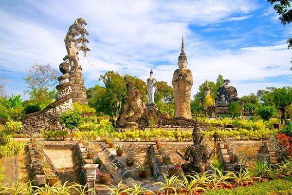 Champ de statue Vientiane Laos