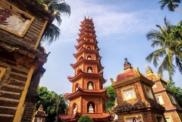 Le tour de la pagode Tran Quoc Hanoi Vietnam
