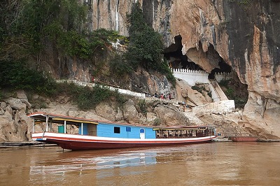 Visite des grottes sacrés de Tham Ting et de Tham Poum