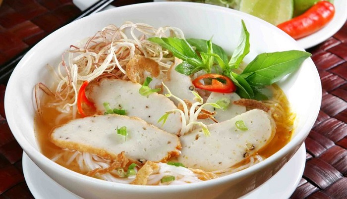 Les nouilles aux boulettes de poisson Nha Trang Vietnam