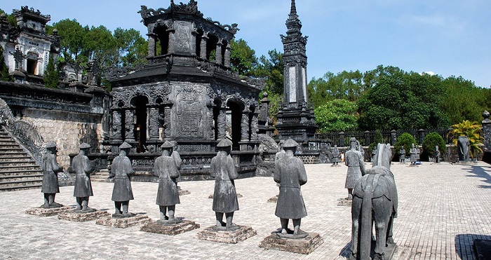 tombeau de Khai Dinh Hue Vietnam