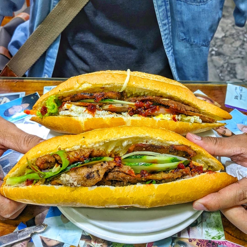 Bánh mì Madame Khánh est surnommée par de nombreux touristes et médias étrangers "La Reine du Banh Mi"