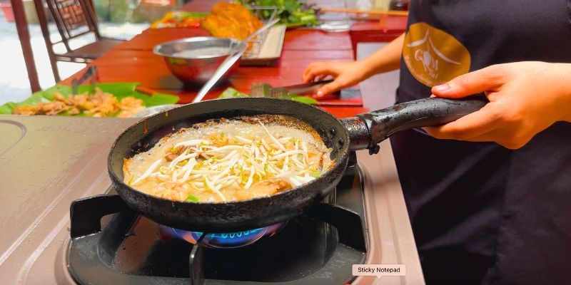 Étape de cuisson de Banh Xeo