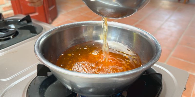 La sauce Nuoc Châm est l'âme du plat Banh Xeo