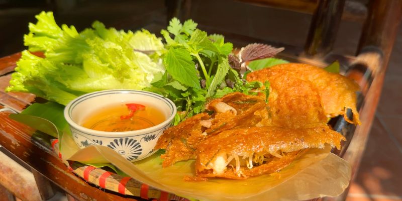 Le plat Banh Xeo est prêt à être dégusté