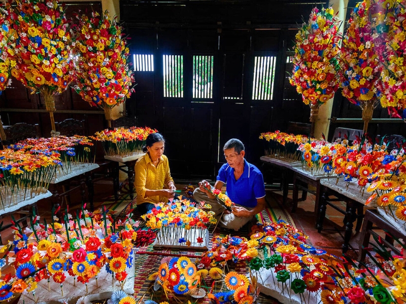 Explorer le village des fleurs en papier de Thanh Tiên à Huê