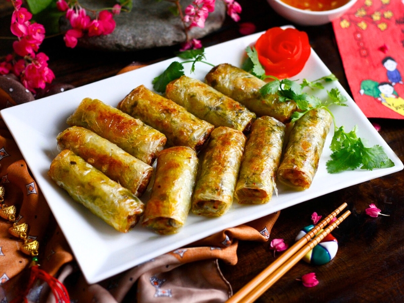 Nem ran (Rouleaux de printemps frits) plats incontournables du Têt au Vietnam