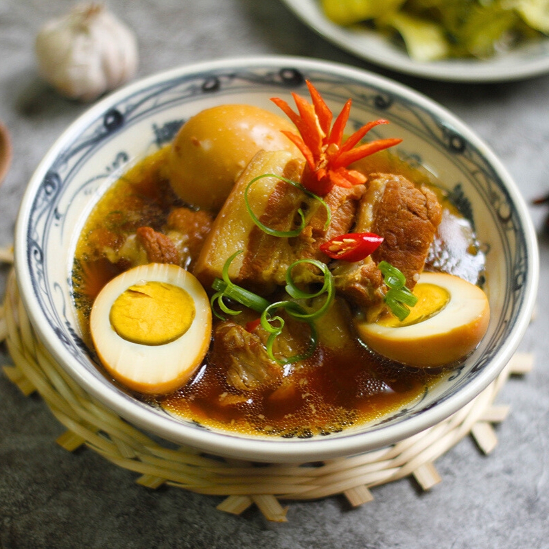 Thit Kho Trung (Porc au caramel mouillé aux œufs)